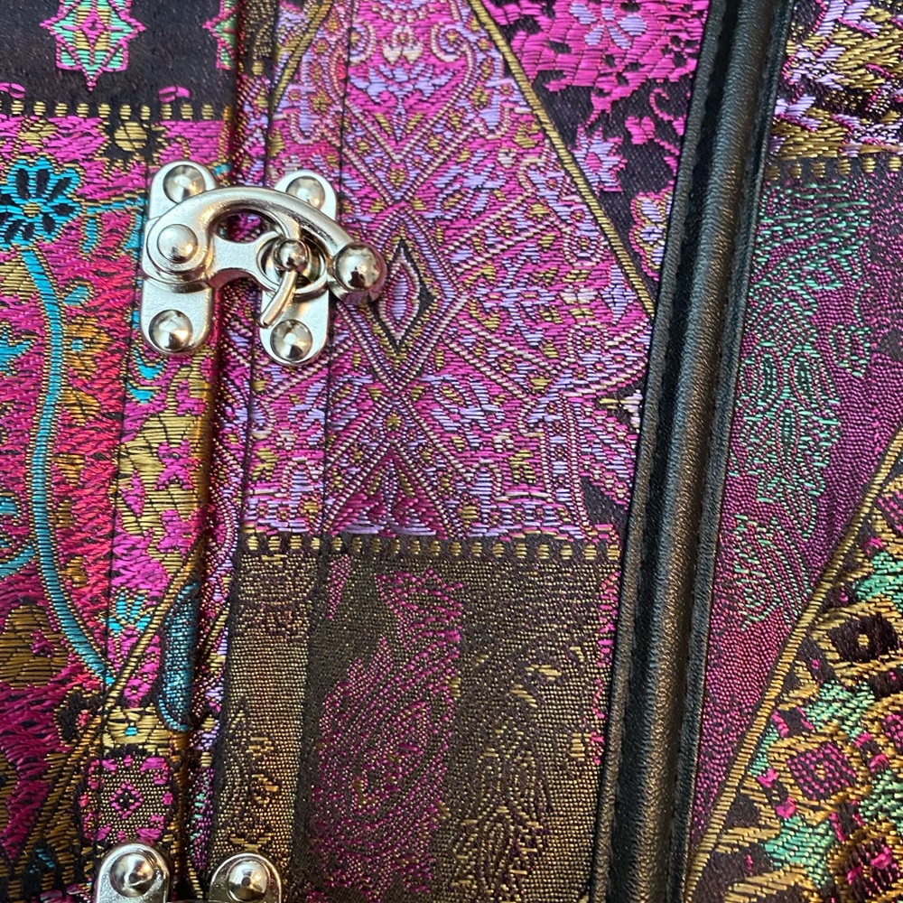Corset - Picture 3 of 10